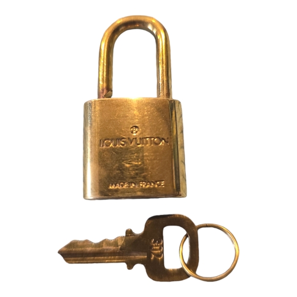 #302 Lv Lock and key - Picture 2 of 3